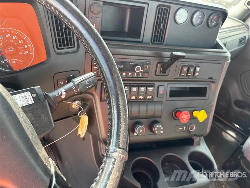 International RH613 6x4 T/A Day Cab Truck Tractor Vilcēji
