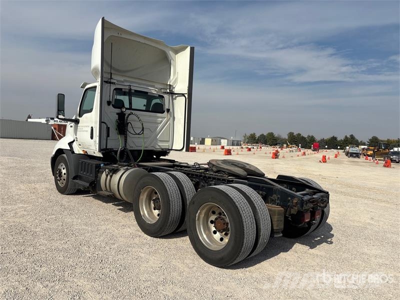 International RH613 6x4 T/A Day Cab Truck Tractor Vilcēji