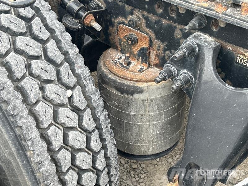 International RH613 6x4 T/A Day Cab Truck Tractor Тягачі
