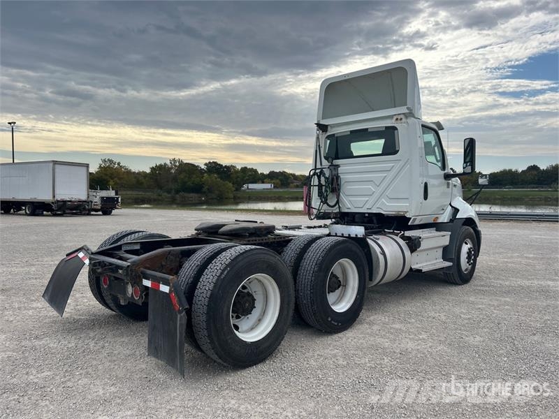 International RH613 6x4 T/A Day Cab Truck Tractor Тягачі