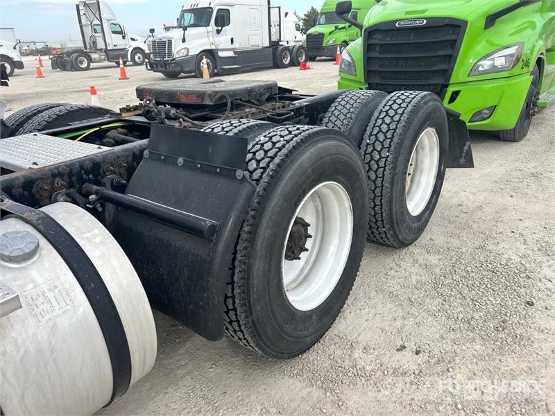 International RH613 6x4 T/A Day Cab Truck Tractor Тягачі