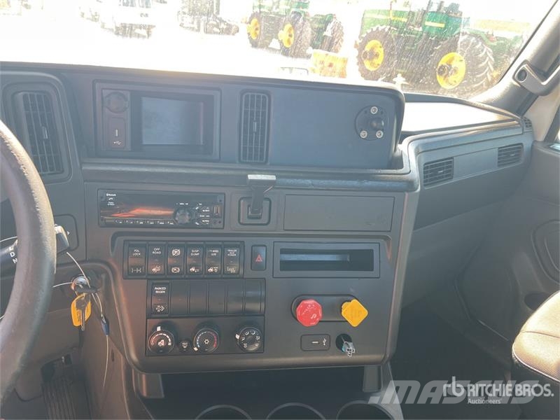 International RH613 6x4 T/A Day Cab Truck Tractor Trekkers