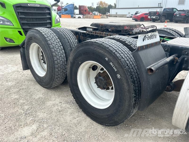 International RH613 6x4 T/A Day Cab Truck Tractor Тягачі