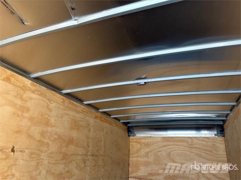 International RH613 6x4 Van Truck Umpikorikuorma-autot
