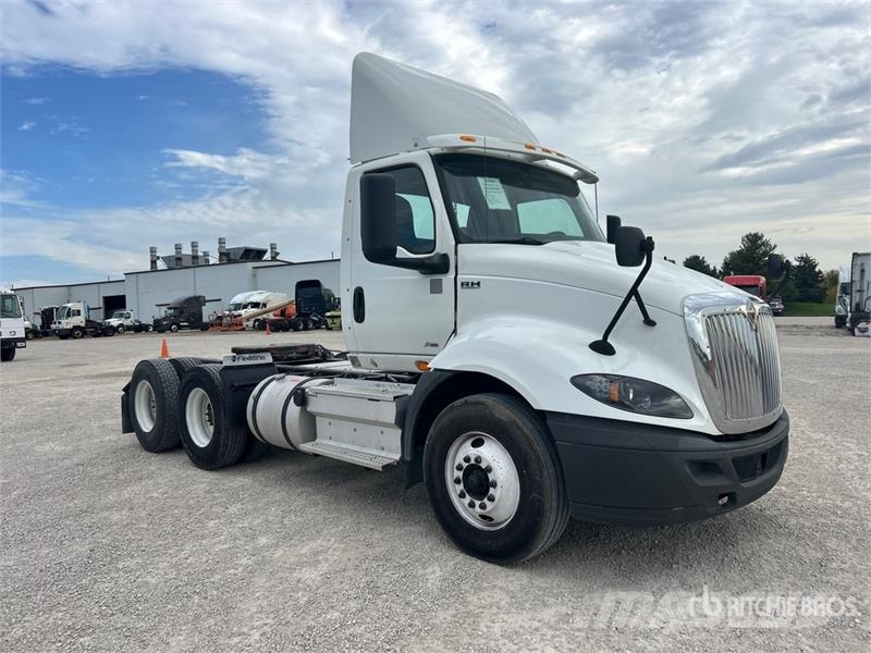 International RH613 6x4 T/A Day Cab Truck Tractor Тягачі