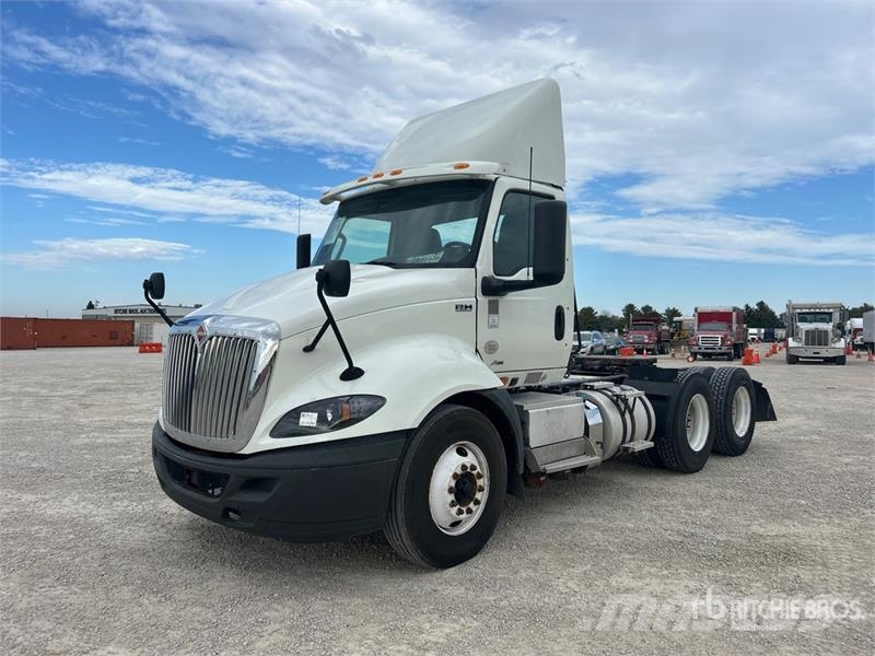International RH613 6x4 T/A Day Cab Truck Tractor Тягачі