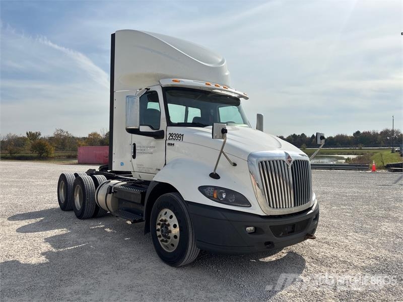 International RH613 6x4 T/A Day Cab Truck Tractor Vilcēji