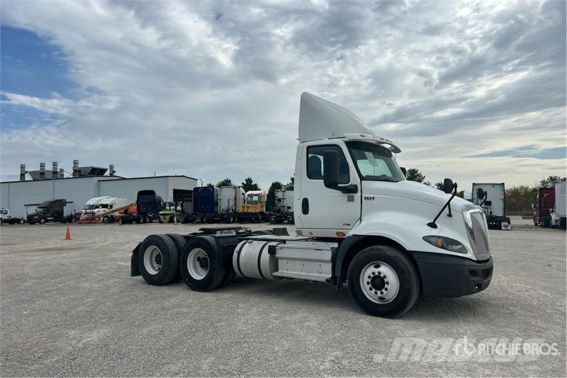 International RH613 6x4 T/A Day Cab Truck Tractor وحدات الجر