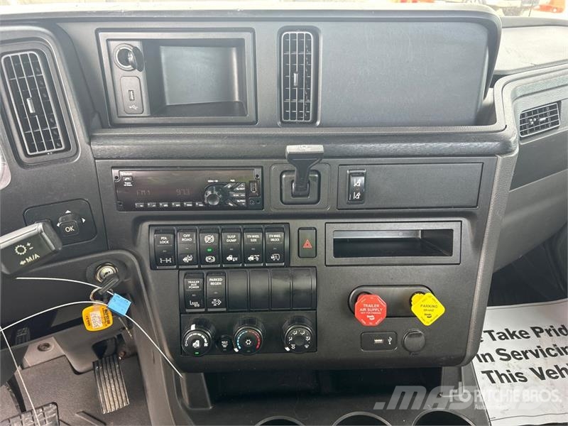 International RH613 6x4 T/A Day Cab Truck Tractor Тягачі