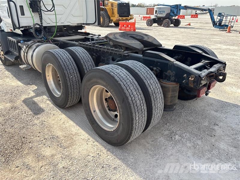 International RH613 6x4 T/A Day Cab Truck Tractor Vilcēji