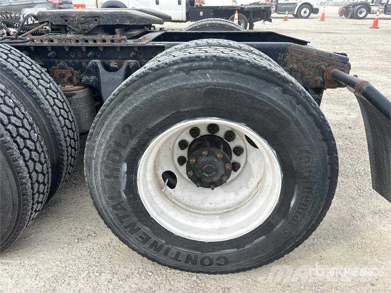 International RH613 6x4 T/A Day Cab Truck Tractor Тягачі