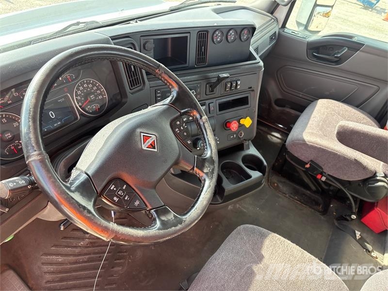 International RH613 6x4 T/A Day Cab Truck Tractor Vilcēji