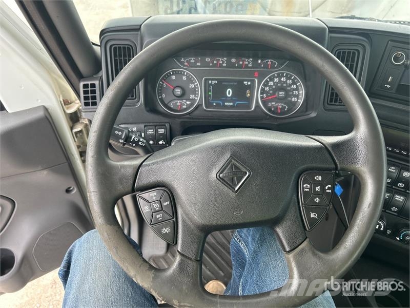 International RH613 6x4 T/A Day Cab Truck Tractor Тягачі