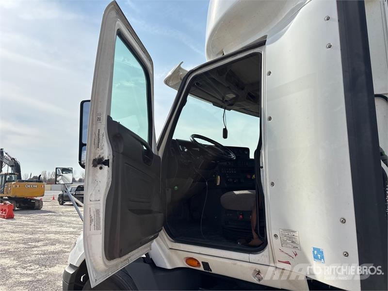 International RH613 6x4 T/A Day Cab Truck Tractor Vilcēji