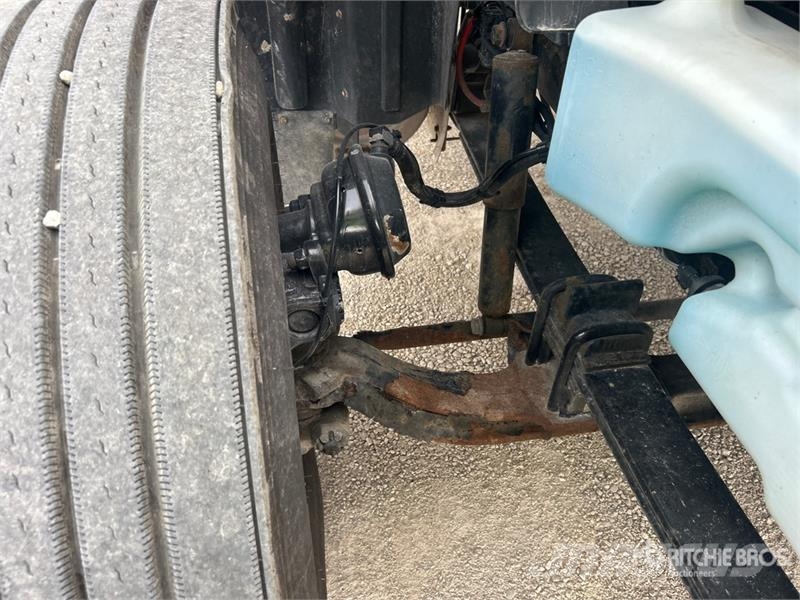 International RH613 6x4 T/A Day Cab Truck Tractor Тягачі