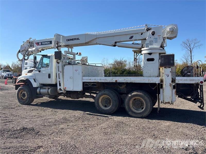 International WorkStar 7400 Polovni mobilni kamioni za bušenje
