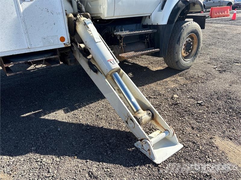International WorkStar 7400 Polovni mobilni kamioni za bušenje