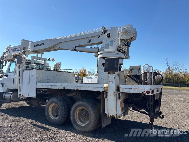 International WorkStar 7400 Polovni mobilni kamioni za bušenje