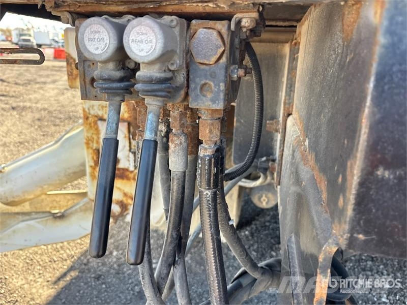International WorkStar 7400 Polovni mobilni kamioni za bušenje