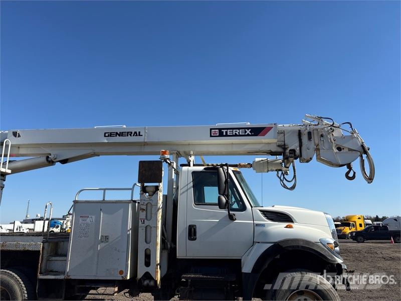 International WorkStar 7400 Polovni mobilni kamioni za bušenje