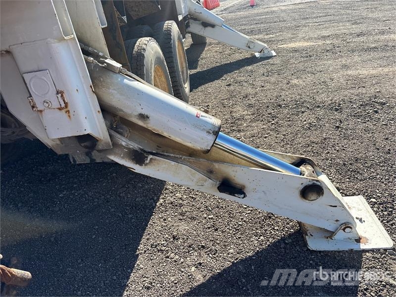 International WorkStar 7400 Polovni mobilni kamioni za bušenje