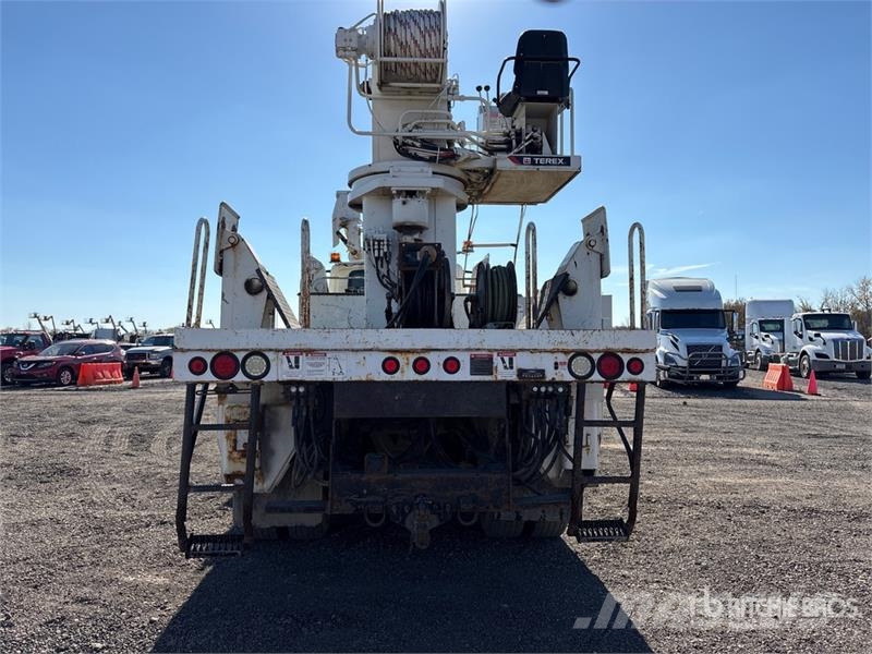 International WorkStar 7400 Polovni mobilni kamioni za bušenje