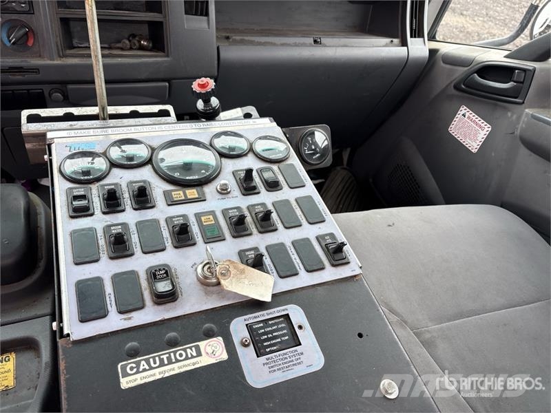 Isuzu NPR Utcaseprő teherautók