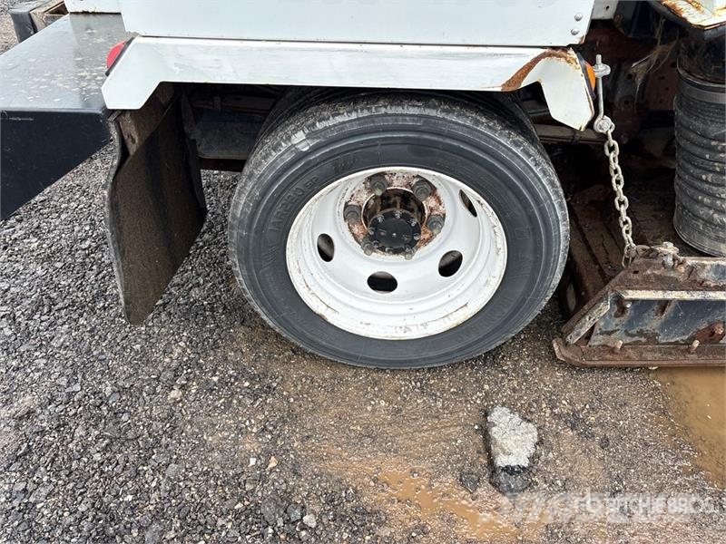 Isuzu NPR Utcaseprő teherautók