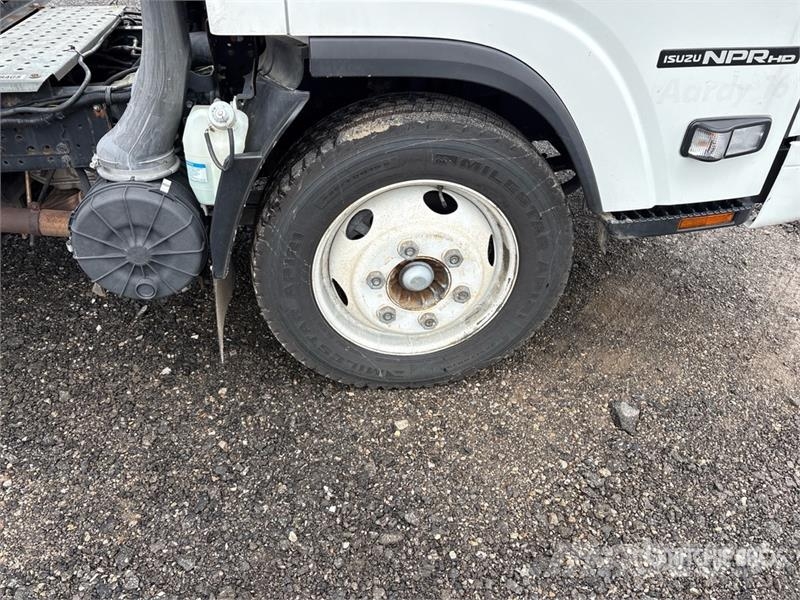 Isuzu NPR Utcaseprő teherautók