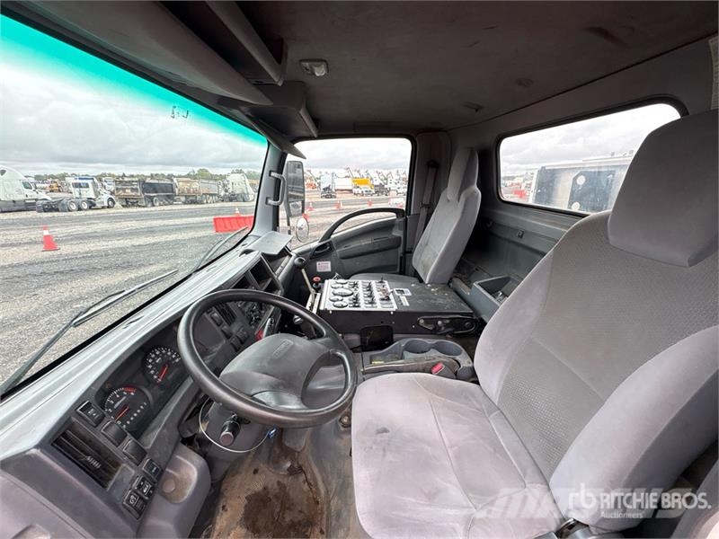 Isuzu NPR Utcaseprő teherautók