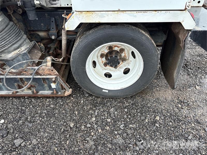 Isuzu NPR Utcaseprő teherautók