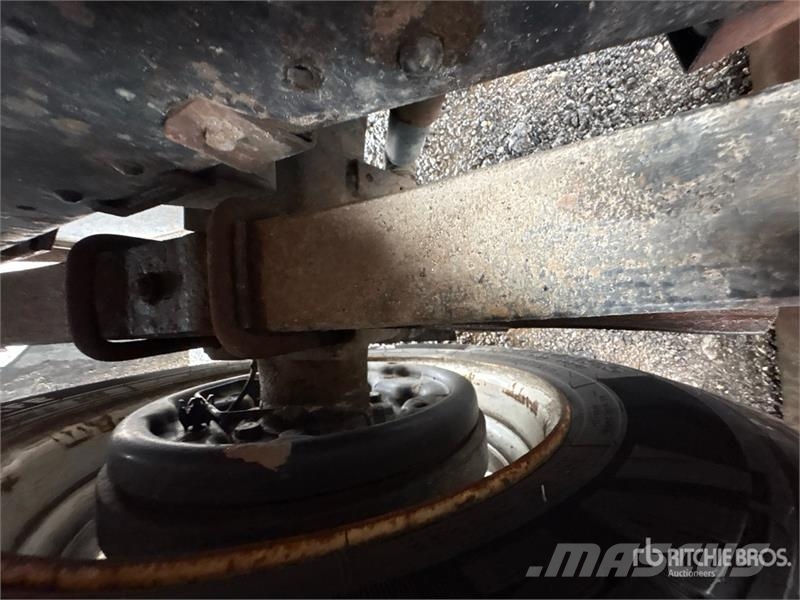 Isuzu NPR Utcaseprő teherautók