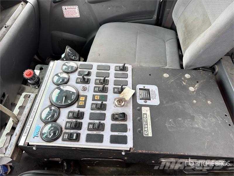 Isuzu NPR Utcaseprő teherautók