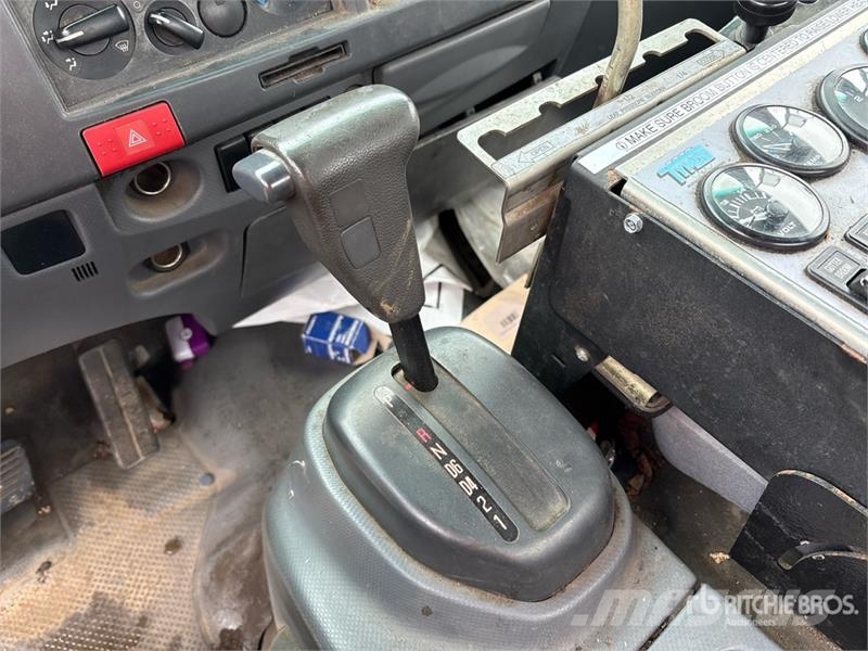 Isuzu NPR Utcaseprő teherautók