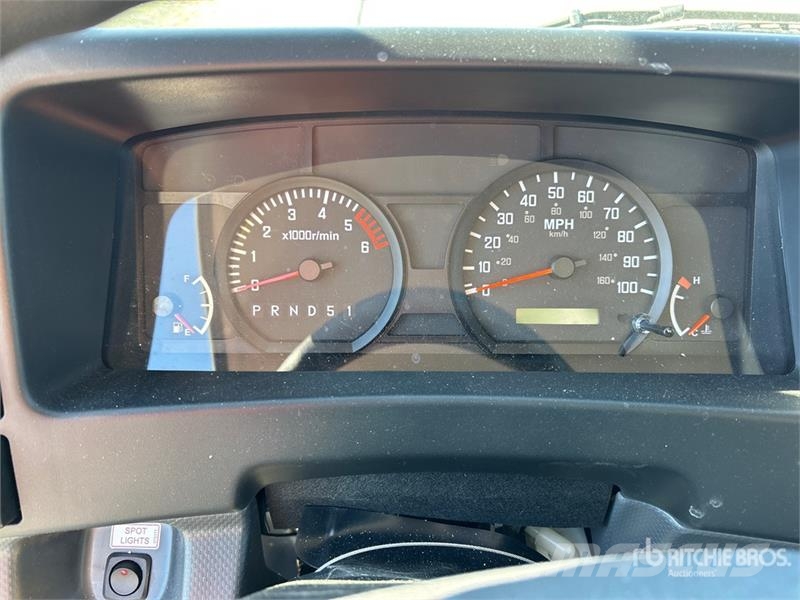 Isuzu NPR شاحنات بدرجة حرارة قابلة للضبط
