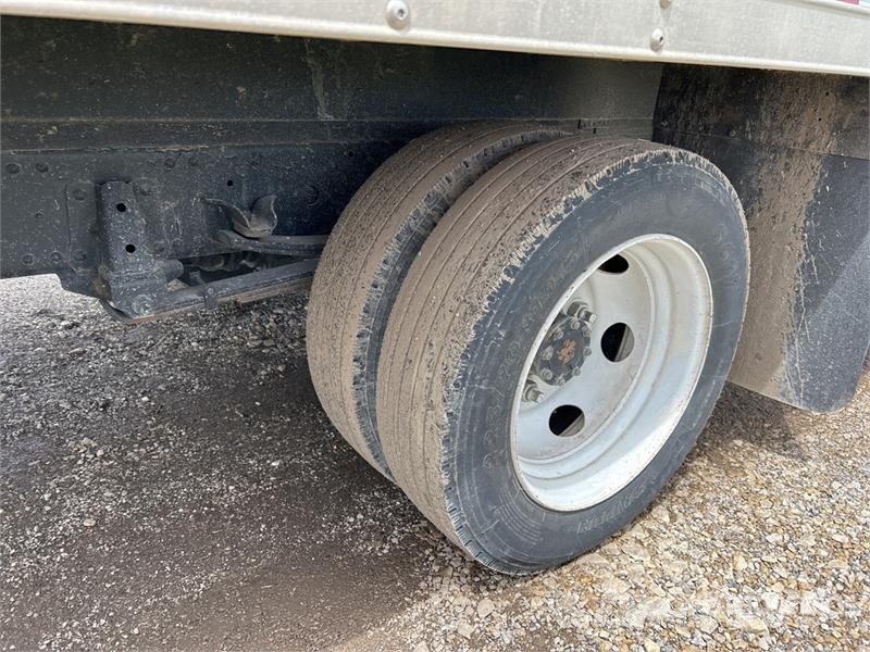 Isuzu NPR HD Camiones caja cerrada