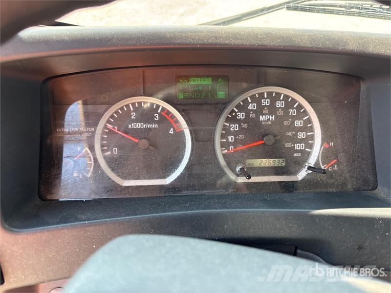Isuzu NPR HD 탑차 트럭