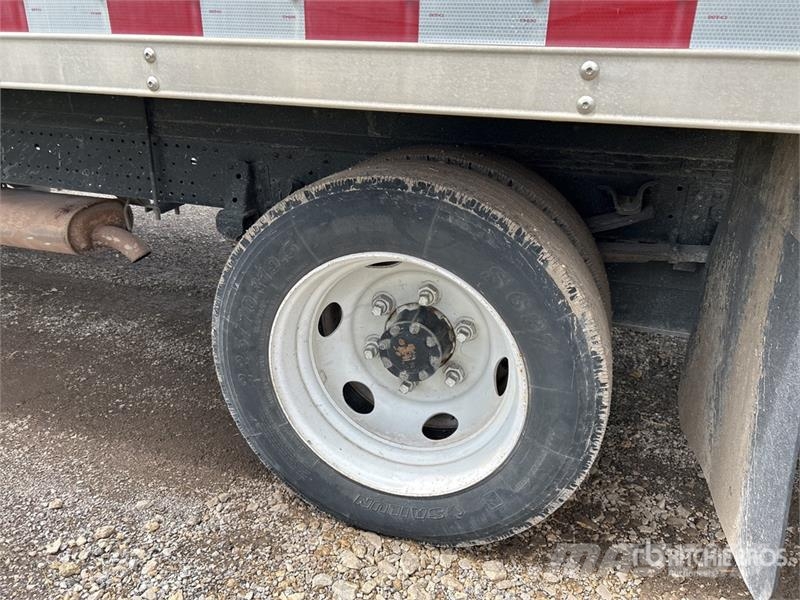Isuzu NPR HD Camiones caja cerrada