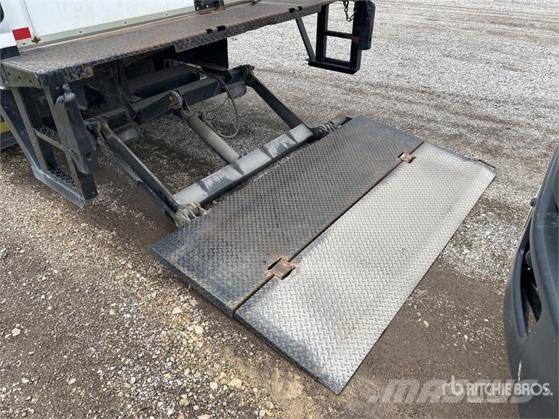 Isuzu NPR HD Camiones caja cerrada