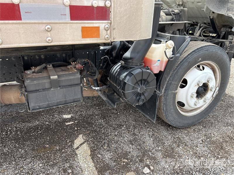 Isuzu NPR HD Camiones caja cerrada