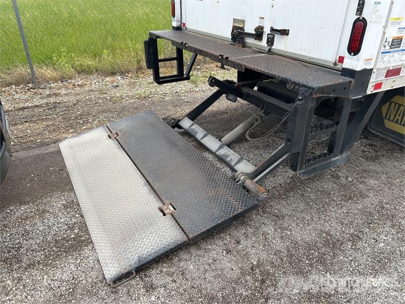 Isuzu NPR HD Camiones caja cerrada