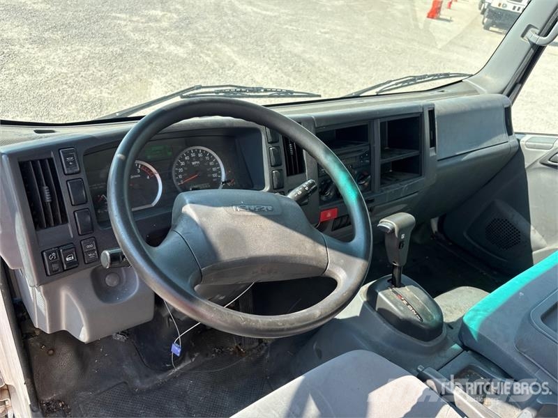 Isuzu NPR HD 탑차 트럭