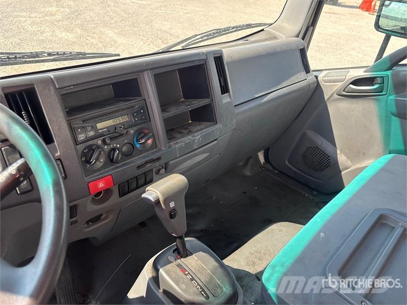 Isuzu NPR HD 탑차 트럭