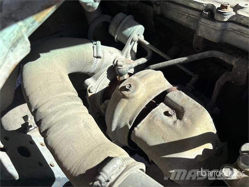 Isuzu NQR Camiones plataforma