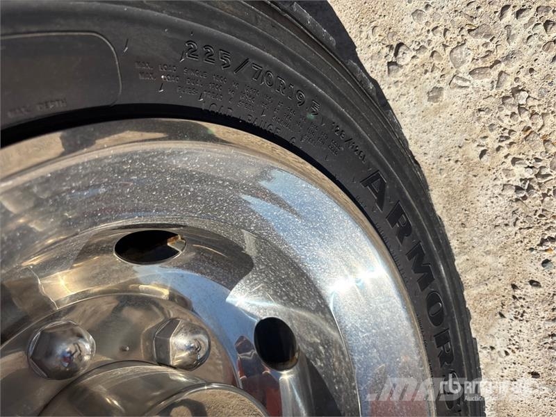 Isuzu NQR Camiones plataforma
