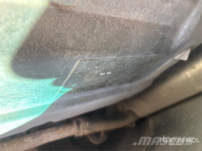 Isuzu NQR Camiones plataforma