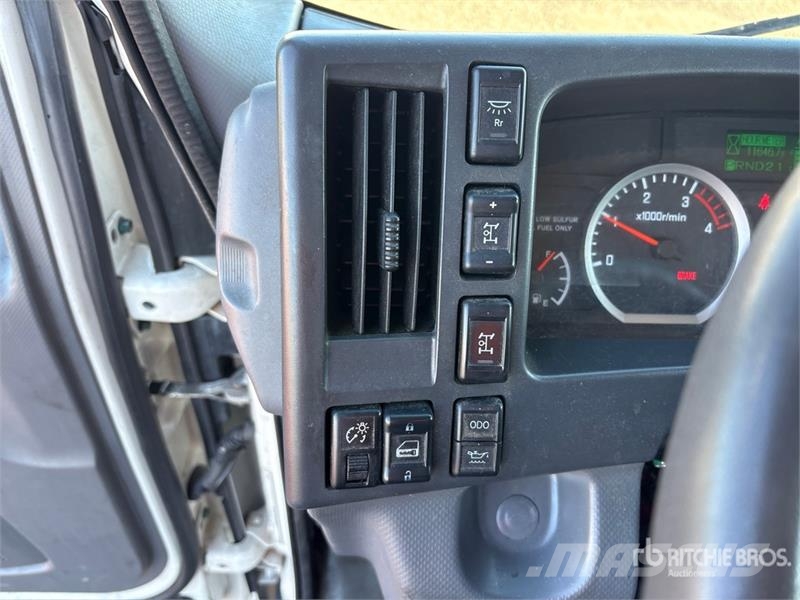 Isuzu NQR 4x2 Mobile Shredding Truck شاحنات أخرى