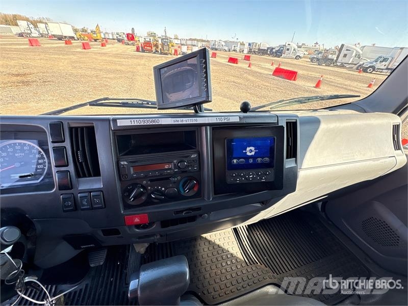 Isuzu NQR 4x2 Mobile Shredding Truck شاحنات أخرى