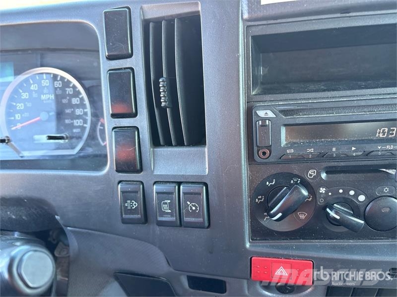 Isuzu NQR 4x2 Mobile Shredding Truck شاحنات أخرى