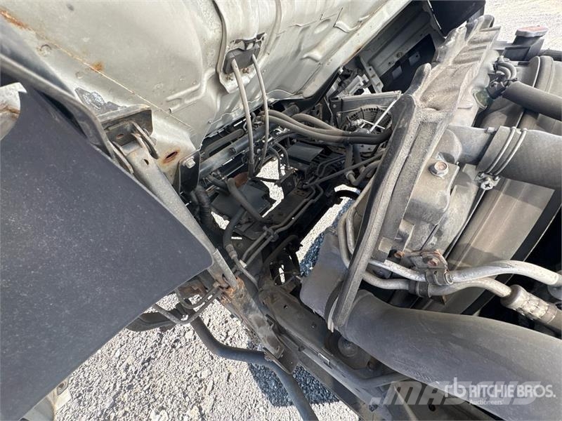 Isuzu NQR 4x2 Mobile Shredding Truck شاحنات أخرى